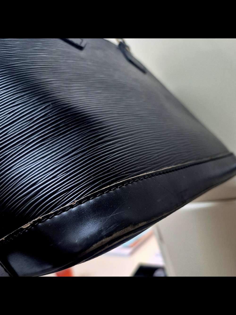 Louis Vuitton Black Epi Alma MI0969 - Picture 6 of 16
